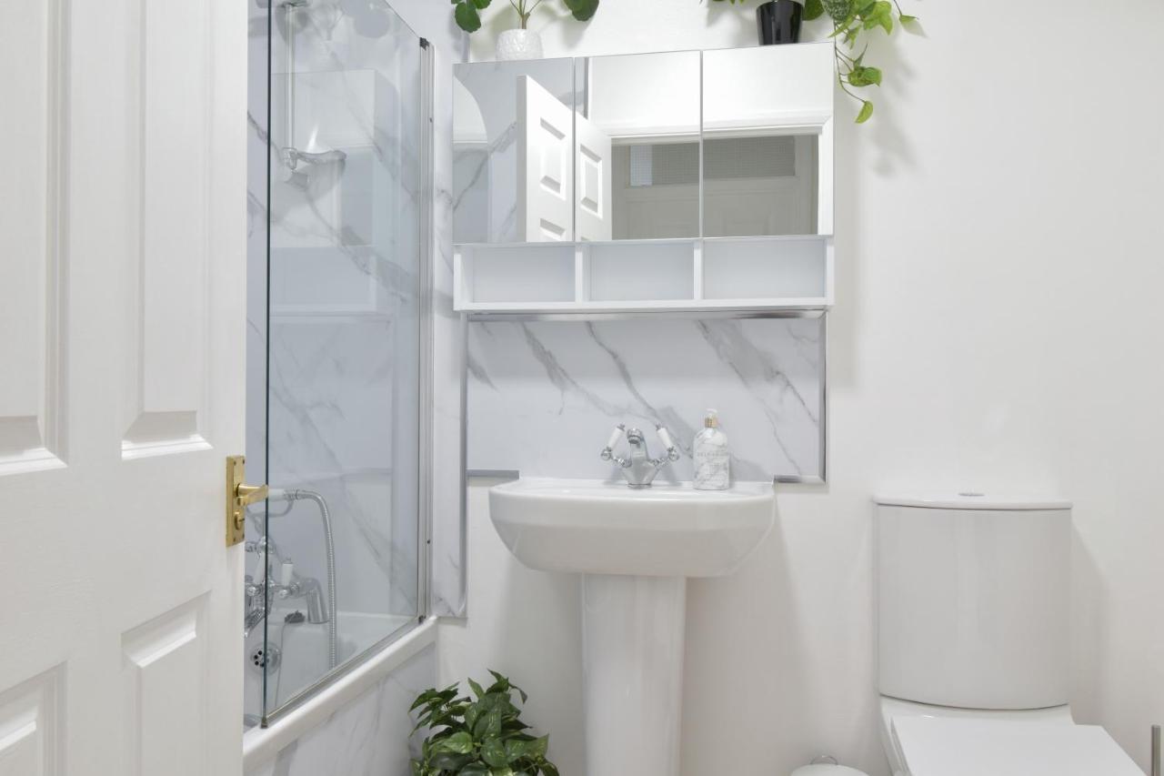 Luxury Spacious 2 Bed Apartment Shilton  Kültér fotó